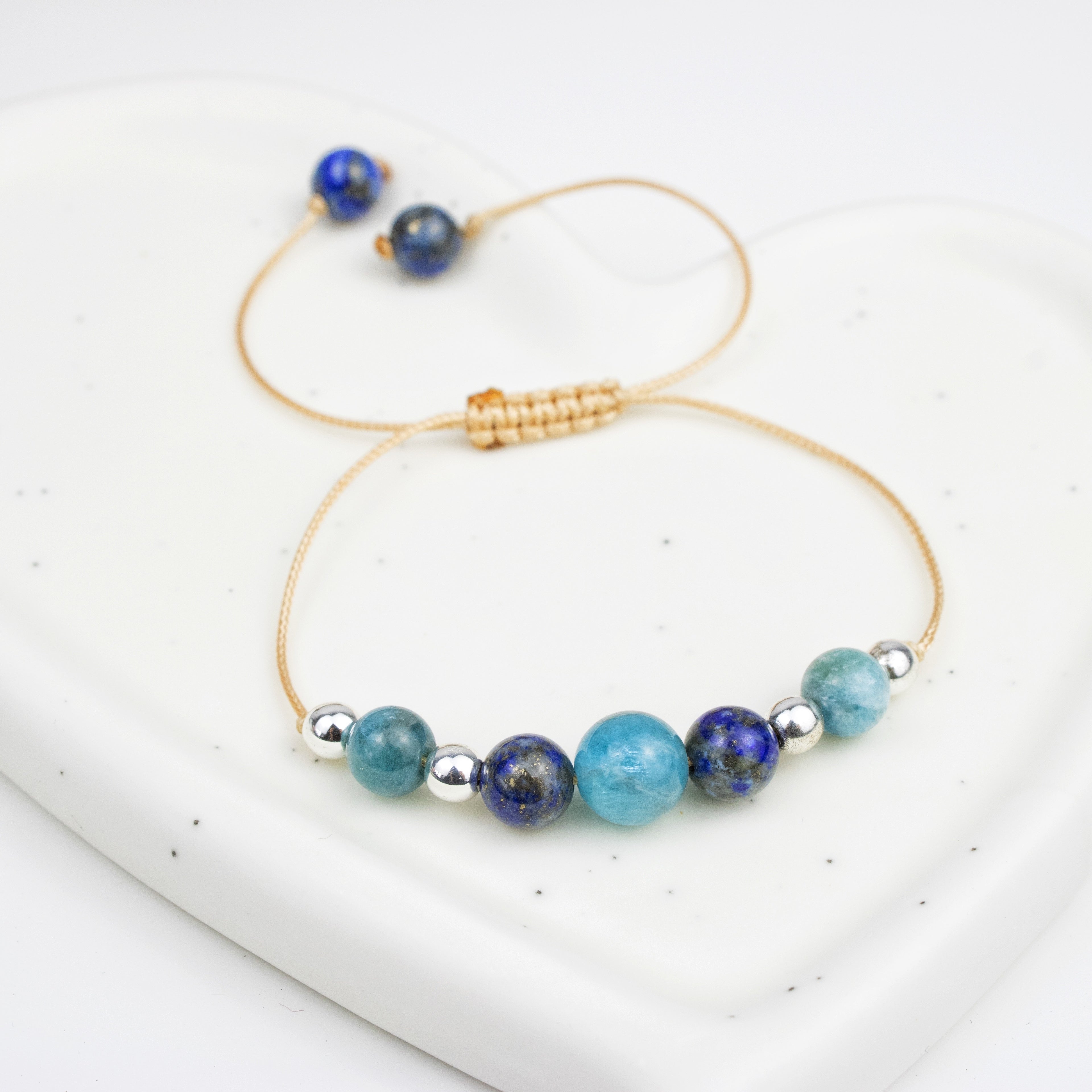 Bracelet made of Lapis Lazuli and Apatite stones